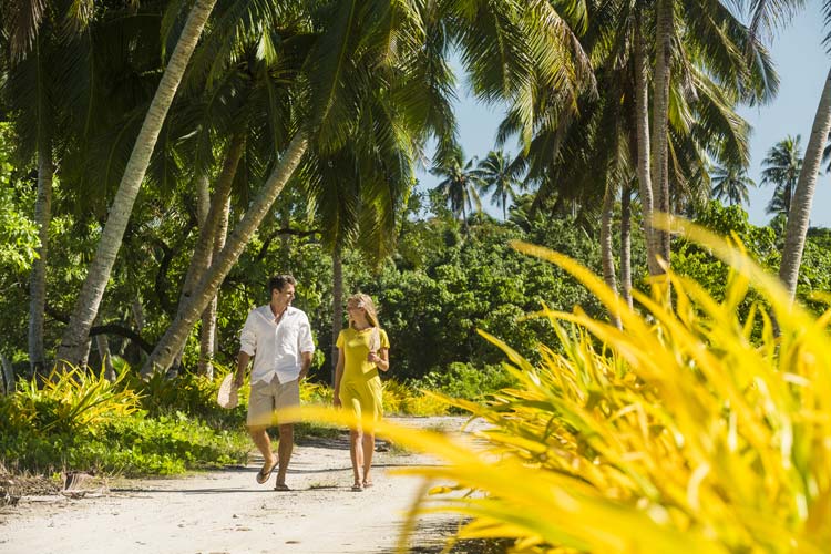 Spaziergang am Strand von Upolu, Samoa